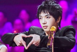 华晨宇爆料沙溢视频,笑出腹肌！